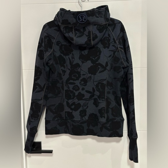Lululemon Scuba Hoodie II: Flat Inky Floral Heathered Inkwell Deep Coal- Size 8 - Picture 3 of 9